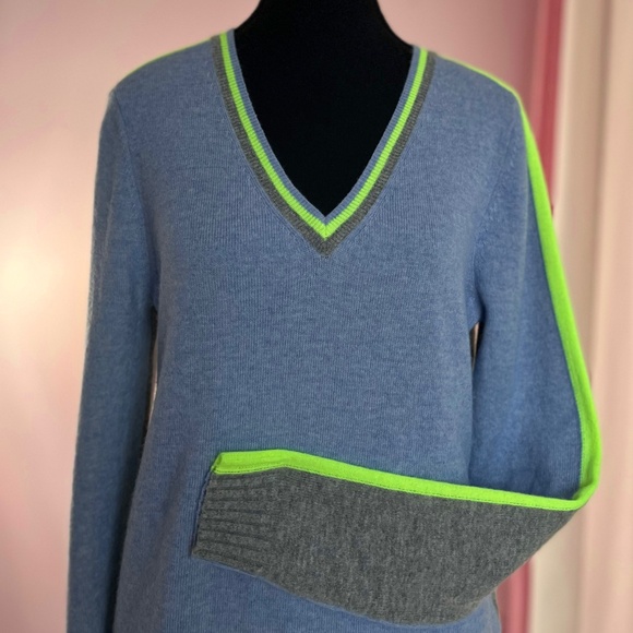 Wool & Cashmere V-Neck Sweater - Picture 7 of 8